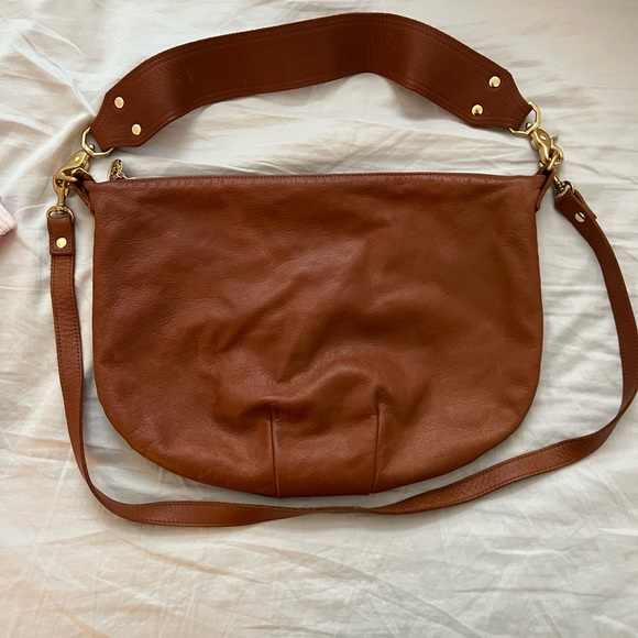 Clare V. Moyen Messenger - Picture 9 of 9